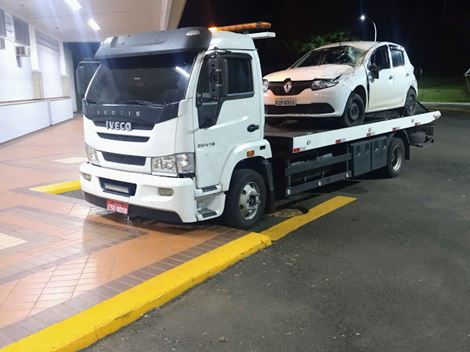 Empresa de Guincho na Avenida Roberto Marinnho